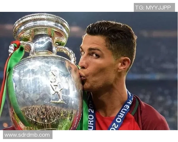 2016年欧洲杯冠军揭晓法国队遗憾失利葡萄牙队成功夺冠的背后故事